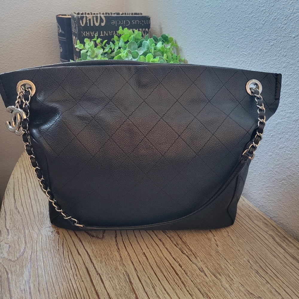Chanel Black CC Pocket Hobo Quilted Caviar Medium Tote Handbag - Picture 2 of 16